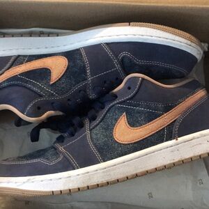 Nike Men's Blue and Tan Sneakers